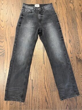 BDG Women’s Faded Black Straight-Leg Jeans